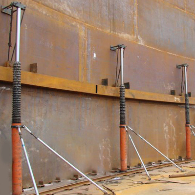 Sistema de abertura hidráulica com máquinas de construção de tanques e fonte de energia hidráulica